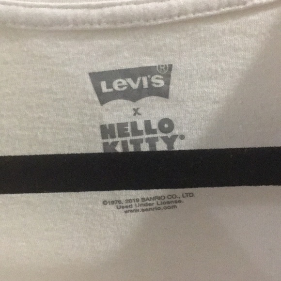 NWOT Levi’s and hello kitty collab long sleeve - Picture 4 of 7